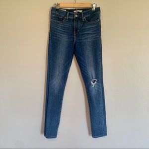 Levi Highwaisted Stretchy Denim